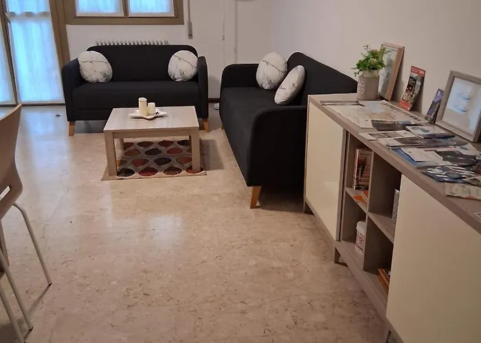 Lario Promenade: Family Friendly Apartment In Como